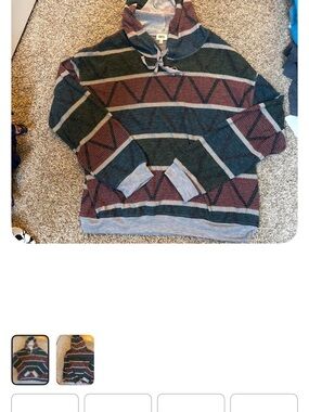 Women’s Hooded Sweater — Green & Maroon Geometric Stripe